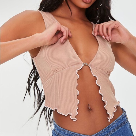 3/$20 Sale ✨ FOREVER 21 cream split vneck lettuce trim tank top S - Picture 1 of 6